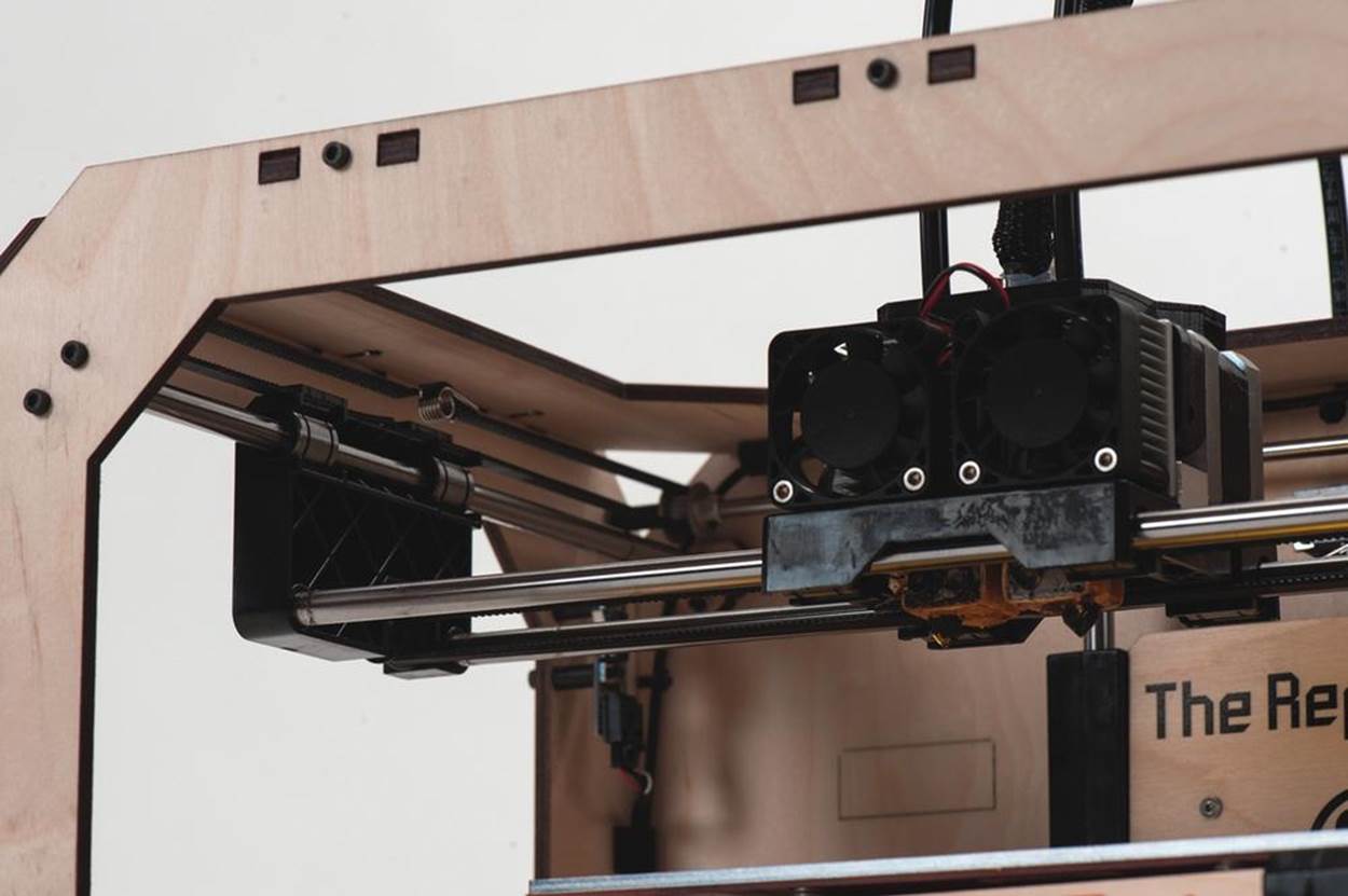 A Replicator sporting a dual extruder