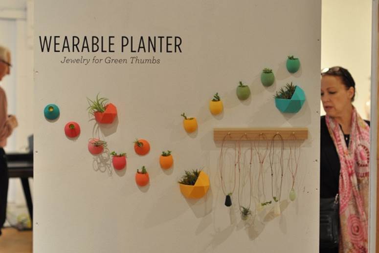 The author&rsquo;s Wearable Planter